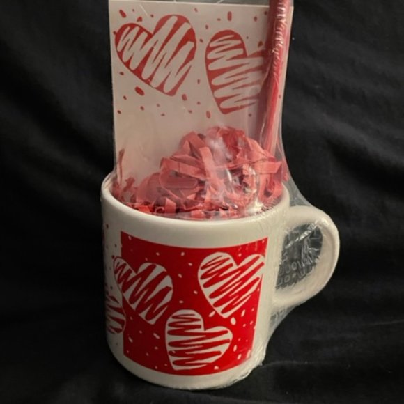 1993 Heart Mug Set Red White Squiggle Hearts Design White Mug Pad Pencil NWOT - Picture 2 of 7